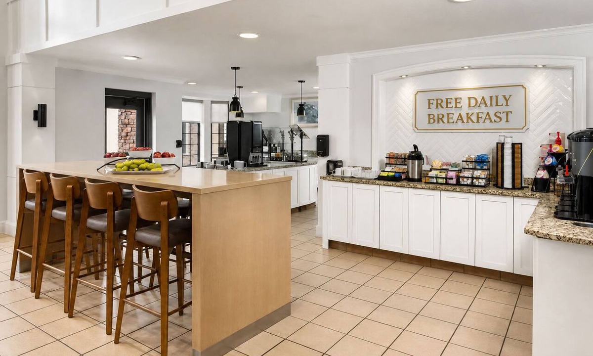West Bloomington Apartment | 2BR Accessible Suite | Free Daily Breakfast + Pool