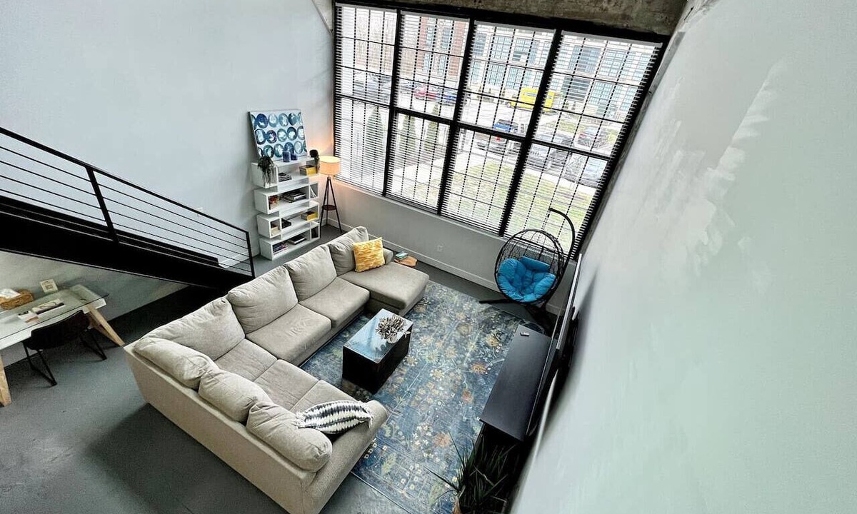 Otterbien Home Apartment | 5101 Peters Cartridge · █Swanky loft at Historic Peters Cartridge Factory█