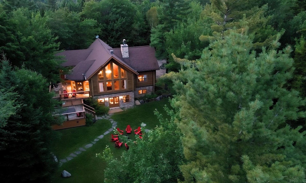 Fiddler Lake Resort Ski Chalet | Chalet Authentik 27: Indoor & Outdoor heated pools, Hot tub, Lake and Resort