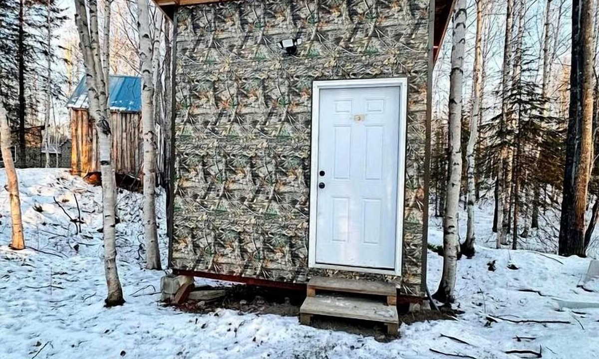 Houston House | Charming Micro Cabin Stay with Dedicated Play Area and Quick Access to River in Houston, Alaska