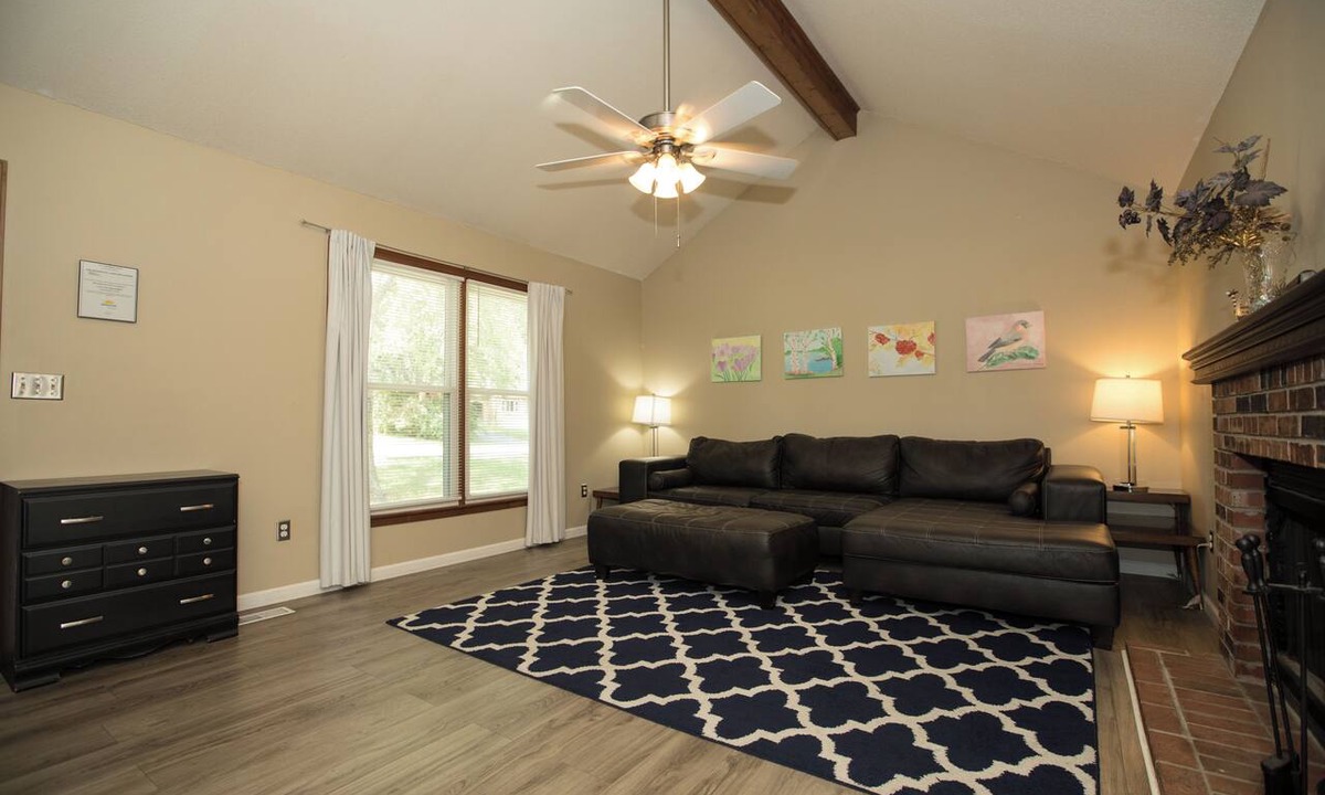 Merriam House | ⭐️Comfortable✅Clean✅ Central✅!Stylish✅!PetFriendly⭐️Backyard⭐️Grill