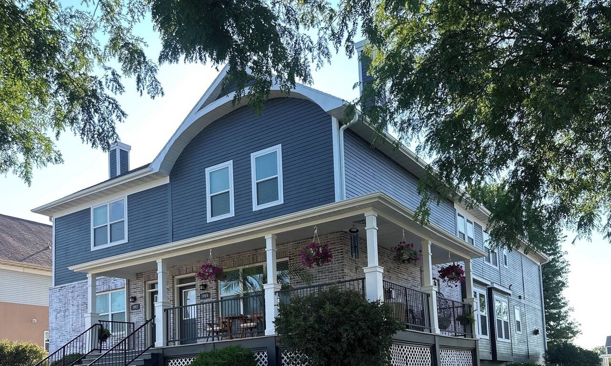 Sun Prairie House | Entire 3 Bedroom with Fireplace - sleeps 12