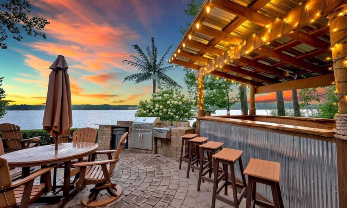 Lupton Resort | Log Cabin on Private 8 acre ISLAND!