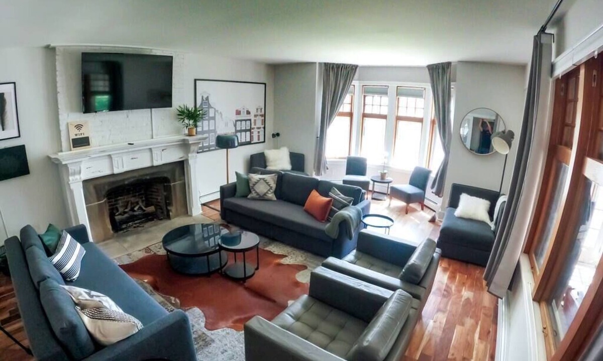 Lower East Side House | MKE Mansion - Both Wings