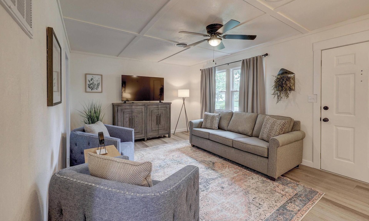Joplin House | Nice 2bed for mid term. Close to Joplin hospitals. Utilities and wifi included.