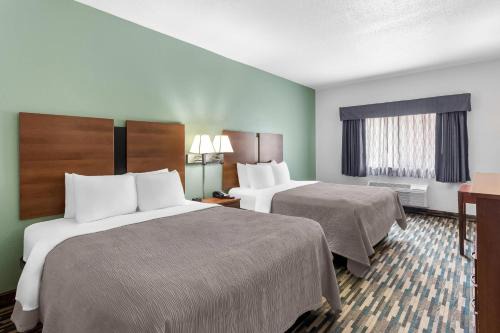 Beloit Hotel | Quality Inn Beloit