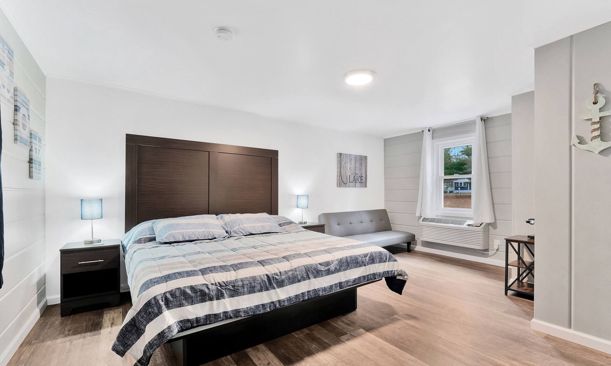 Houghton Lake Hotel | Room #8: Updated King Suite w/small couch