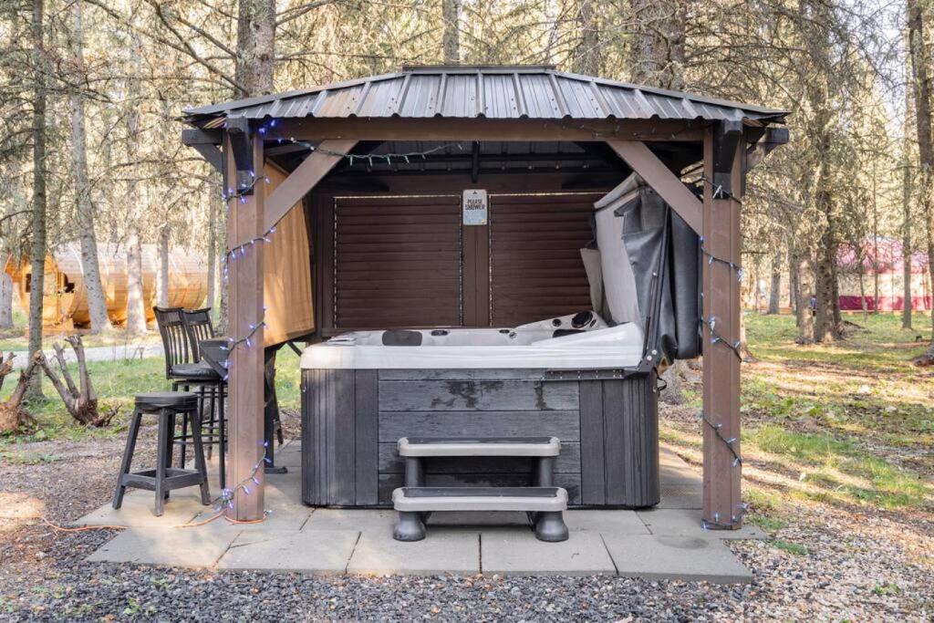 Bragg Creek Apartment | Rustic Cozy Cabin with hot tub