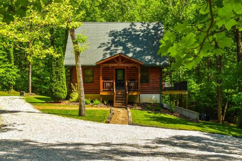 French Lick House | Secluded Cabin That Sleeps 12 with Loft Bunkhouse and Game Room including 86 inch TV