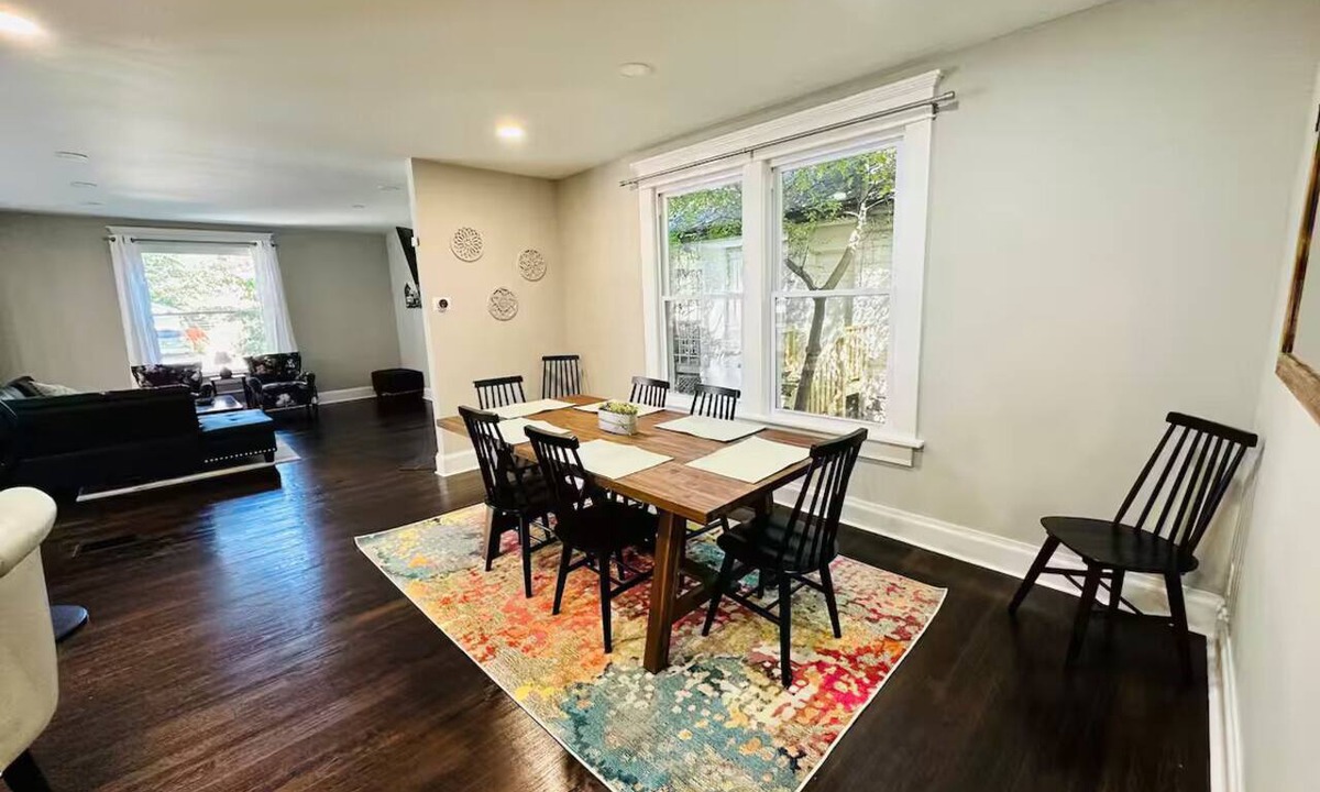 Delaware House | Spacious Modern House in Dwntwn Delaware