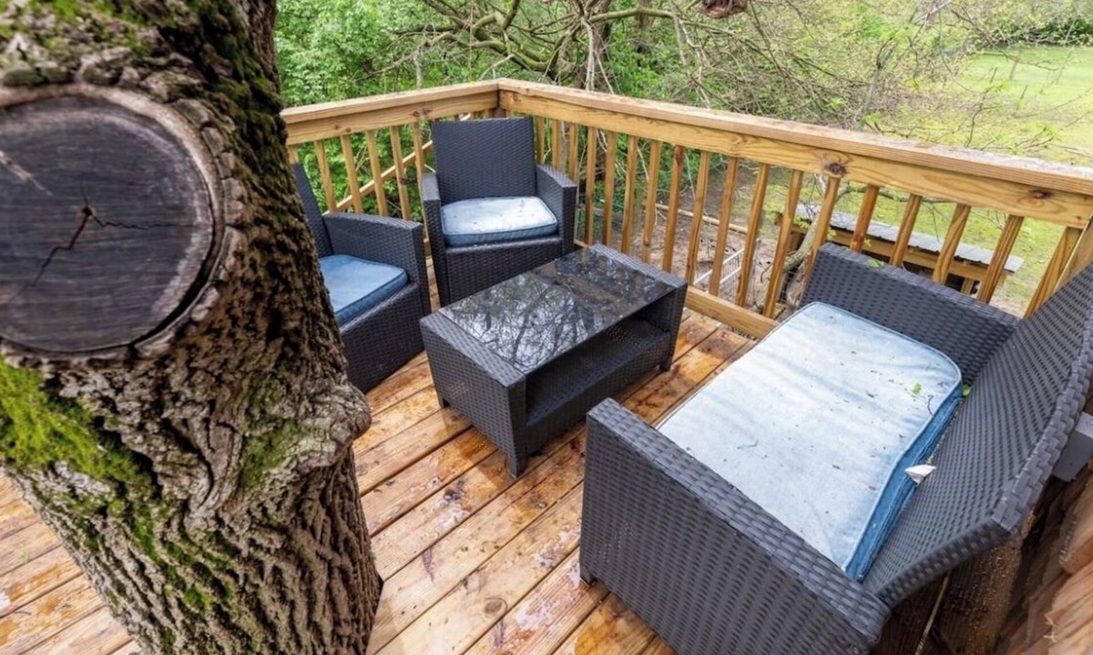 Indianapolis Cabin | Tree house w/private hot tub on an urban farm! just 10 minutes from downtown!