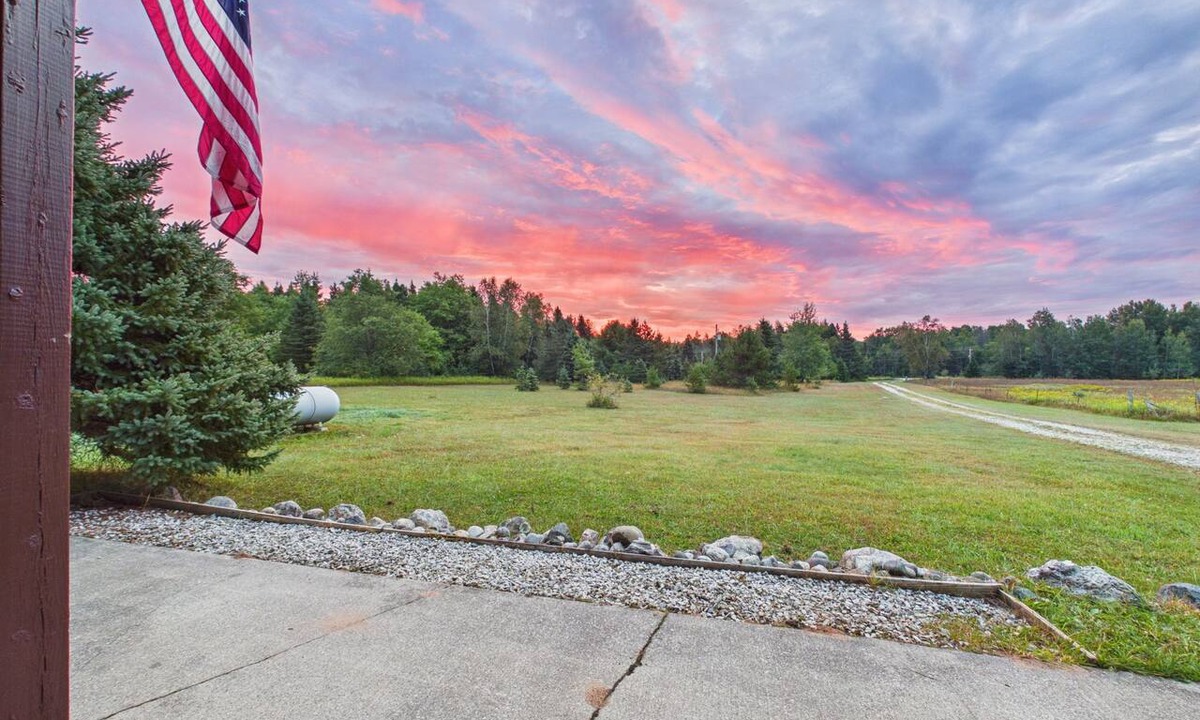 Shingleton Cabin | UP Getaway - Pictured Rocks and Hiawatha National Forest awaits you!