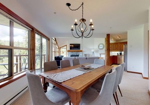 3BR | Blackcomb Greens | King Bed | Jacuzzi Tub | Fireplace | Private Balcony | Parking in Whistler