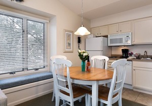 🏖️ Beachside Couples Retreat @ The Shores | Deck + Beach Access + Champagne Welcome ➠ 5719 in Williamsburg