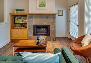 Broken Top Home. 2 King Master Suites, Fireplace, Garage, Deck. 20 Min to Mt Bachelor. 1 Gig WiFi. in Bend