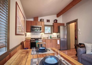 Enclosed deck - Hot tub - Pet Friendly- gas stove in Port Renfrew