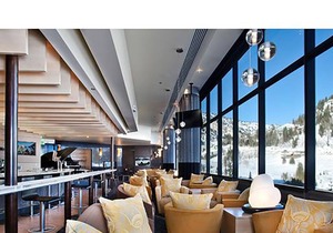 SKI-IN/SKI-OUT CLIFF CLUB + PREMIUM AMENITIES, 2-BEDROOM SUITE in Alta