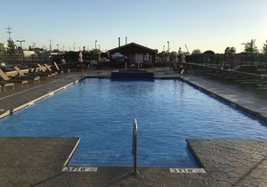 Waterfront Luxury Condo - Sleeps 4 w/ Cedar Point View!! in Sandusky