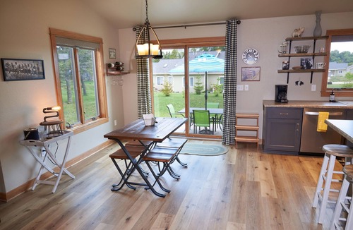 Manitowoc House | 30 minutes from Lambeau & steps from Lake Michigan! 2 beauties in one!