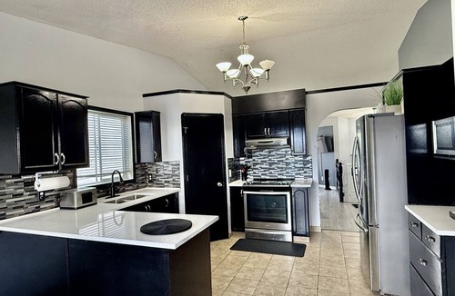 Calgary House | 9 min airport|Great view|Game room|Sleep 10|Garage