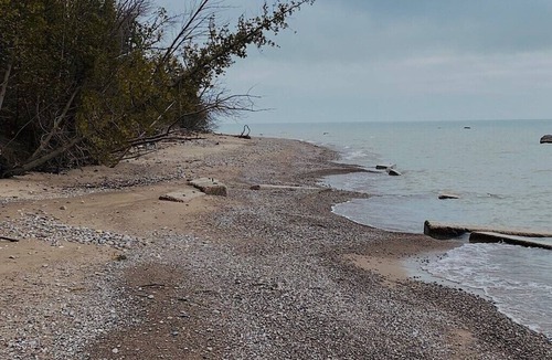 Central Huron Cottage | Amazing Lakeview-Cozy Cottage- Private Beach Access Sleeps 6