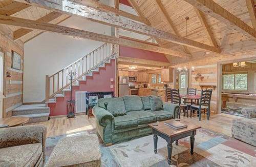 Seven Devils Cabin | Bear Den-Mountain Log Cabin, Wood Fireplace, Pool Table, Gas Grill
