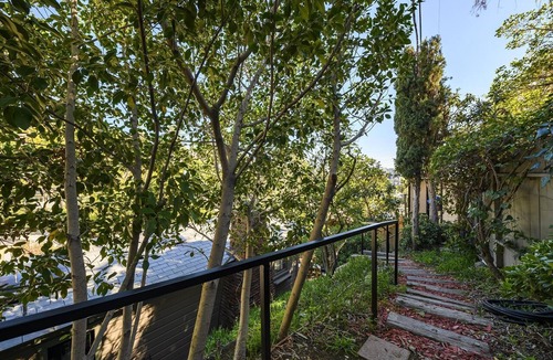 Hollywood Heights Cabin | Beautiful Bungalow with Indoor Fireplace