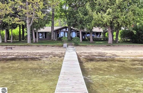 Maple City House | Beautiful Lakefront Home on the South Shore of Big Glen Lake