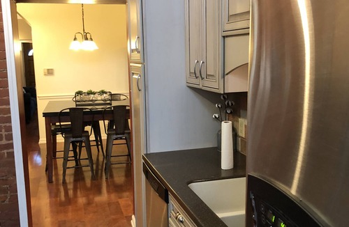 East Row Historic District House | Beautiful Newport home close to EVERYTHING! Walk to the Levee & Dwntwn Cincinnat