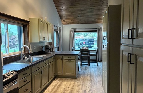 Bedford House | Bitty Box ~ A charming, comfortable and surprisingly spacious home in Toledo