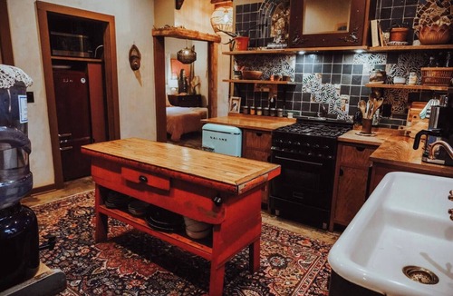 Bay View Cottage | Boho Art cottage in hip Bay View, Milw neighborhood- 3bed, Sauna, Hot Tub