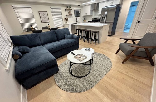 Brookfield Apartment | Bright & Spacious Duplex- Heart of Brookfield