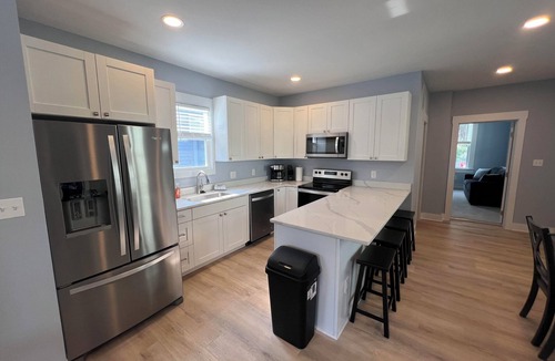 Covington House | Central Home 3min to downtown + private parking + 10% off Ark, Aquarium, and Zoo