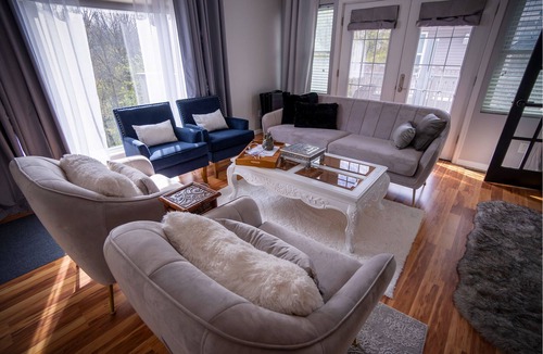 Bellevue House | Charming 3-bedroom 4 bath house in serene Green Bay with WiFi,AC