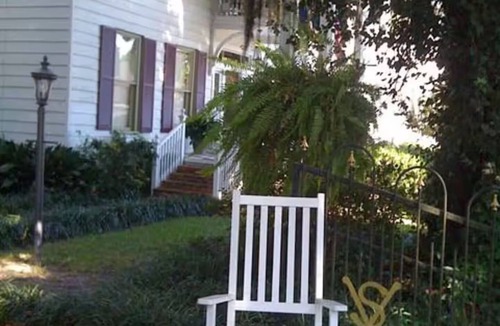 Bainbridge Bed & Breakfast | Commodore Bed & Breakfast/Library Room