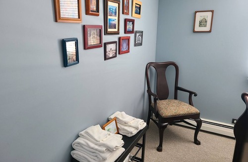 Chicago Apartment | Cozy Comfy Clean 420 Compliant FREE Parking QUIET Neighborhood A GUEST FAVORITE!