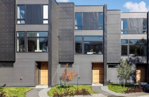 South Addition Villa | Design-forward Anchorage Townhome w/Ocean Views