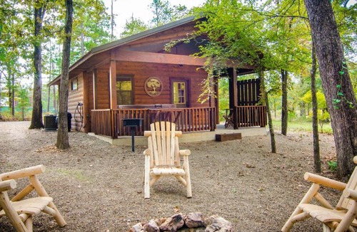 Hochatown House | Down Time Studio Cabin w Hot Tub