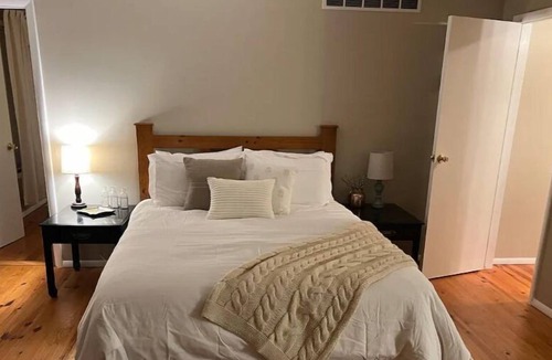 Metamora Cabin | Duck Creek Inn - Mallard + Khaki