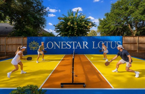 Spring House | Epic TX Stay: Pickleball Golf Sim Theater Sleeps24