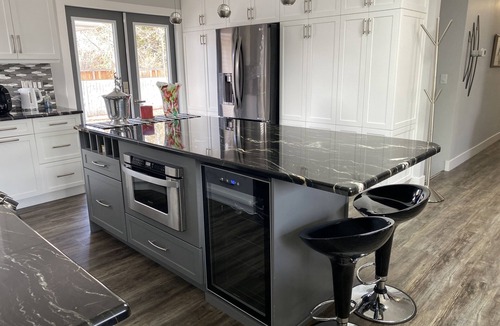 South Lethbridge House | Executive Southside home close to all amenities, by Henderson lake & golf course