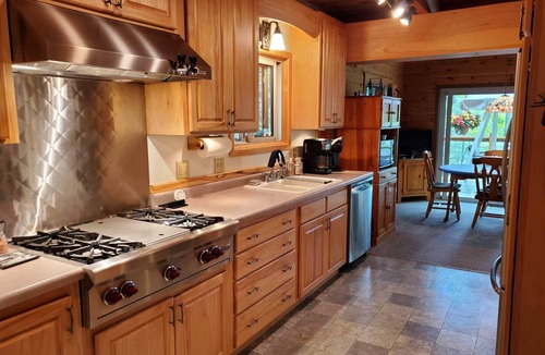Markville Cabin | Fall Colors -Quite year-round getaway. Small quiet lake, Hot Tub, Sauna and WiFi