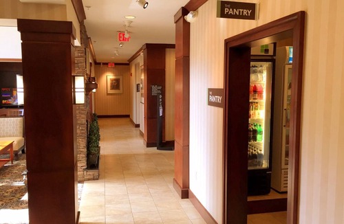 Novi Condo | Free Breakfast Everyday! Pool & Hot Tub. Near Twelve Oaks Mall!
