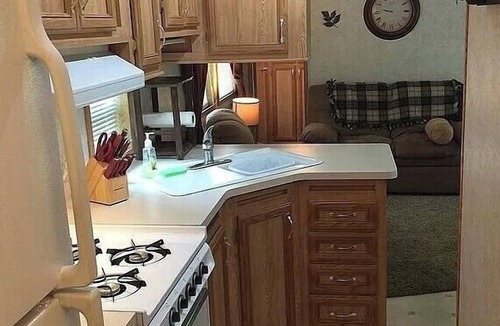 Angola House | Getaway cottage near lake James, private lake and beach 3 mi fr Pokagon St Park