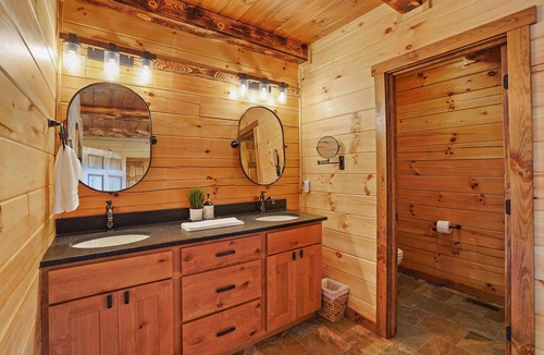 Logan Cabin | Golden Acres Lodge - 40 acres, trails, theater, pond, bocce, hot tub, starlink