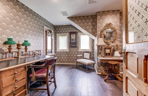 Springfield House | Grand Historic Retreat | 3BR Suite | Modern Comfort & Classic Charm