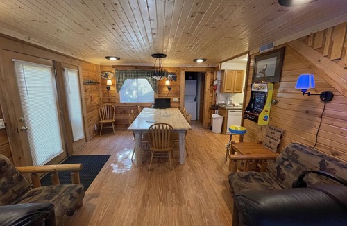 Warrens Cabin | Great Family Cabin Entertainment Cabin: 10 Large screen TV's and 8 Recliners