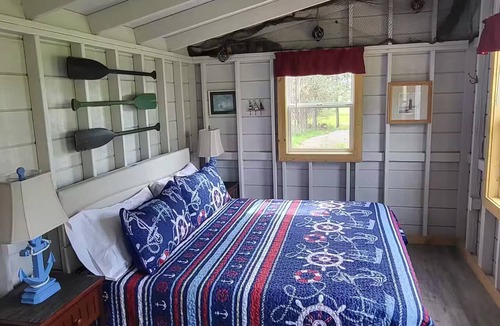 West Branch Cabin | Great Lakes Tiny House Cozy 1-bedroom cabin in peaceful West Branch with AC