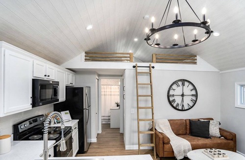 Shelbyville House | Gun Lakes Mindful Stay
