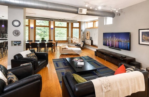 Magnolia Glen Bed & Breakfast | House 5863 - Chicago Bed and Breakfast